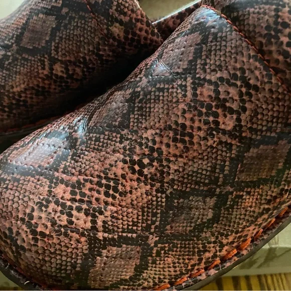 B o c Born Concept “Peggy” clog - Picture 2 of 4